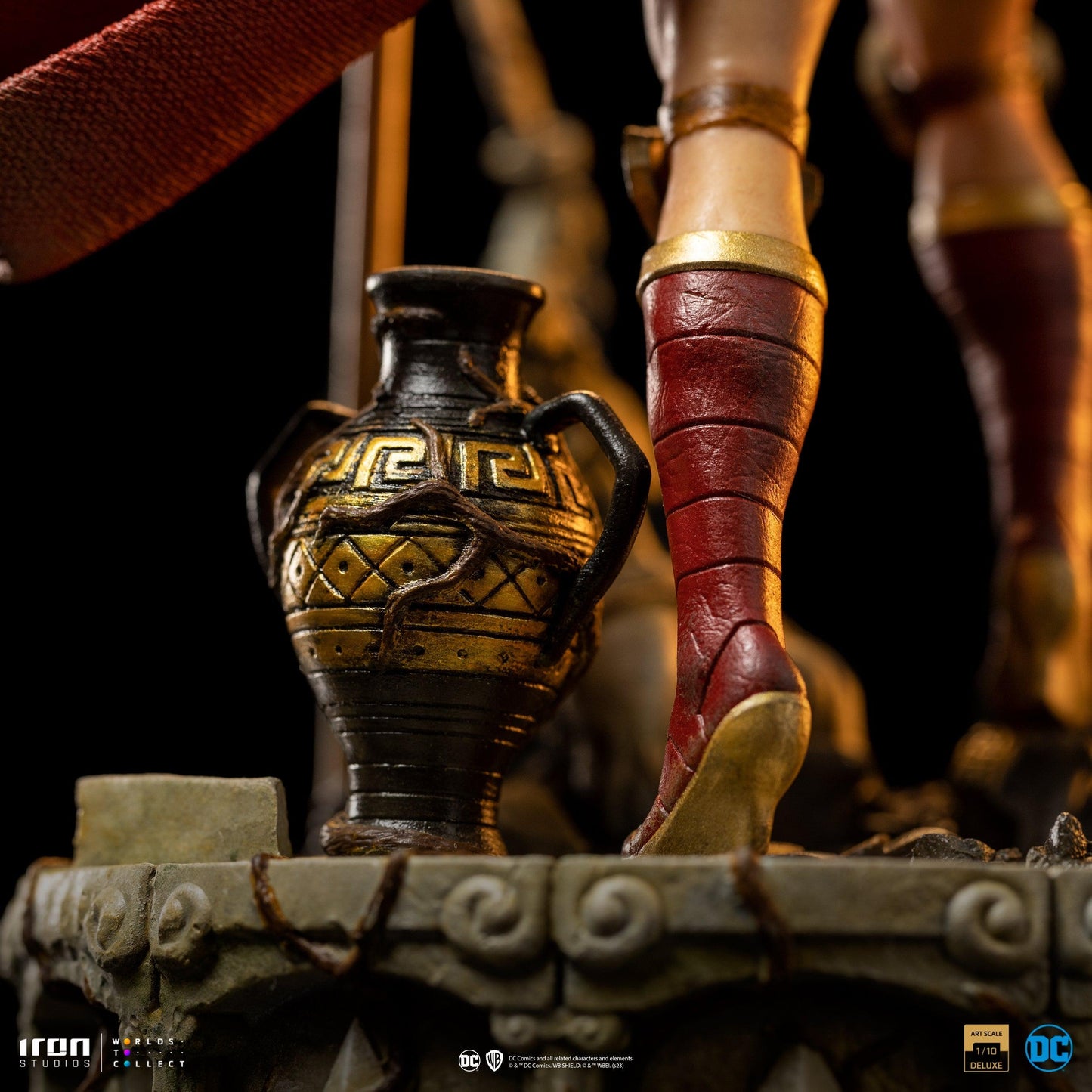 Iron Studios DC Comics Wonder Woman Unleashed Deluxe Art Scale Limited Edition 1/10 Statue - ToyFury