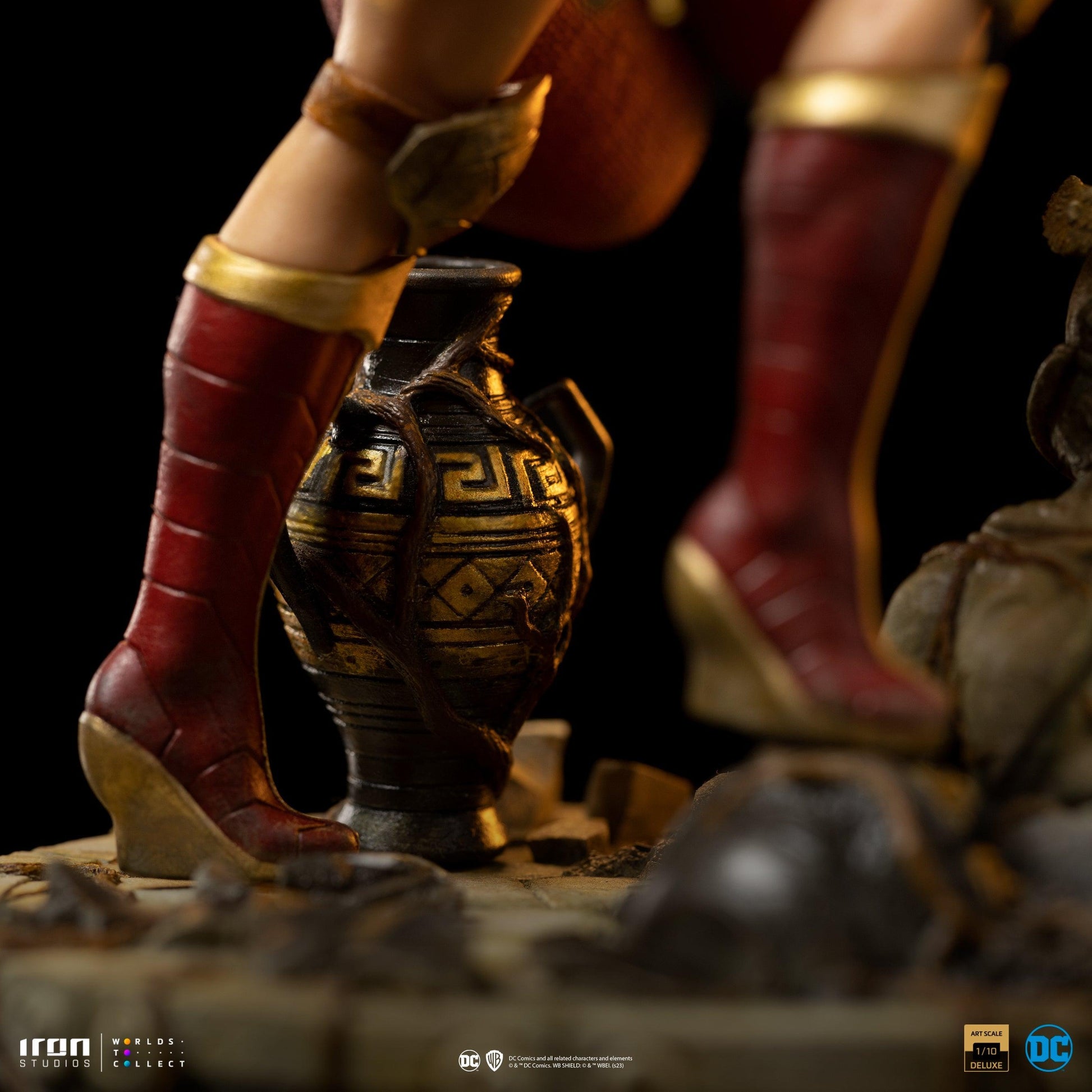 Iron Studios DC Comics Wonder Woman Unleashed Deluxe Art Scale Limited Edition 1/10 Statue - ToyFury